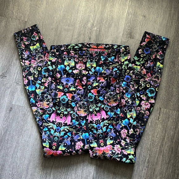 Lululemon leggings with pockets Size 4 - Picture 1 of 4